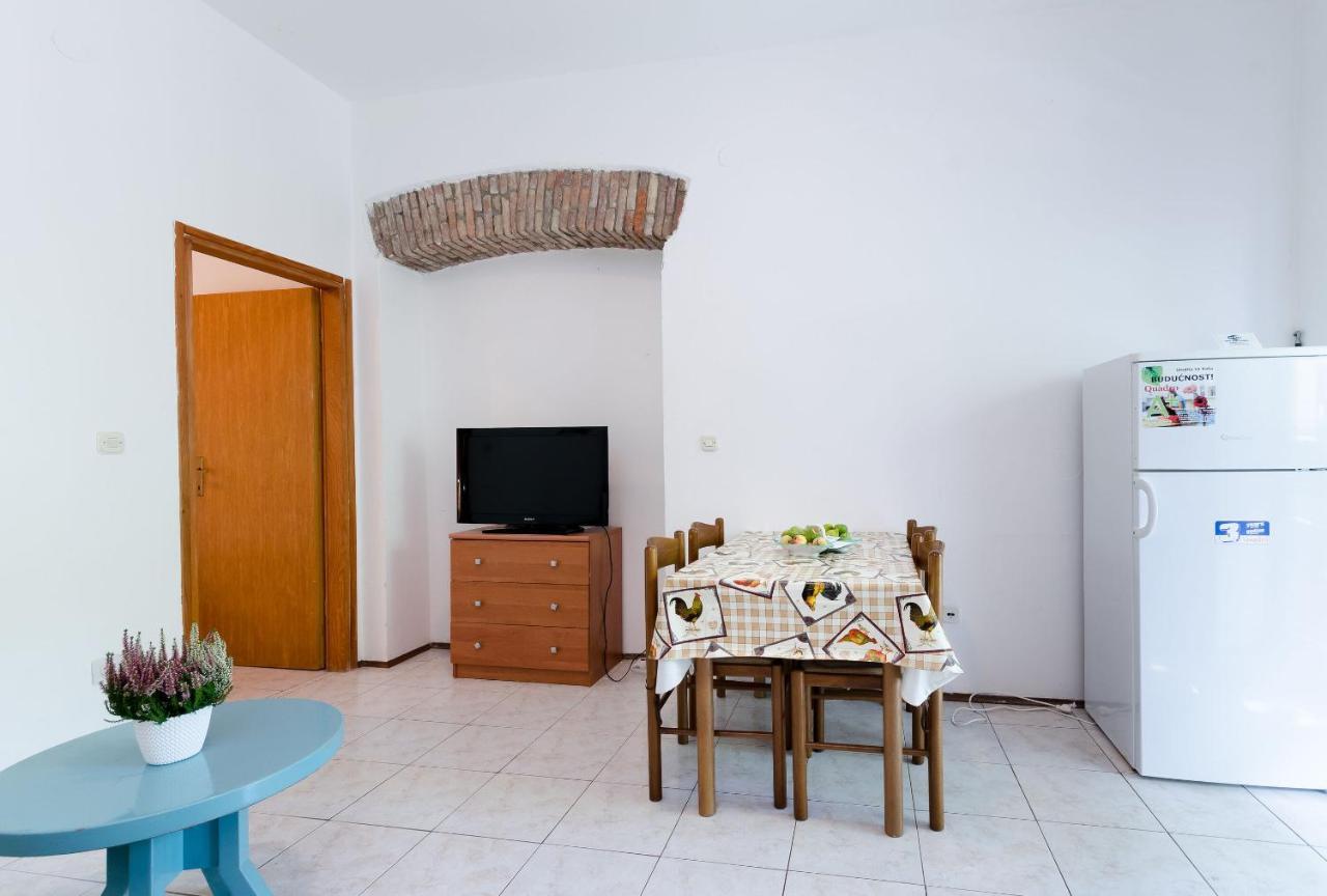Apartments Massimo Ровінь Екстер'єр фото